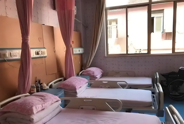 深圳市迁户口_汪小菲带儿女到内蒙古，玥儿骑马他牵马 老院无论中心是市的高端养