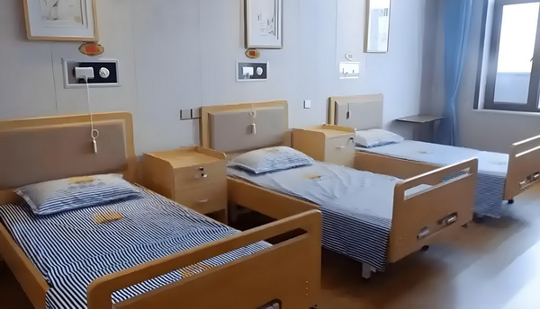 留学归国人员落户深圳_53岁朱茵住山里开破车？ 帮助人保老年力持活
